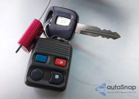 2001 Lincoln Continental z USA, uszkodzony, nr VIN 1LNHM97V31Y736149